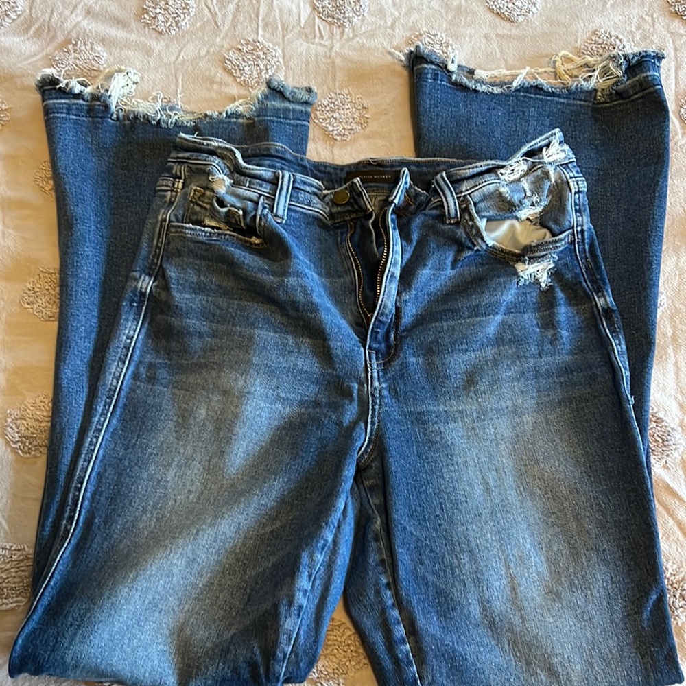 Find monkey boot, cut jeans